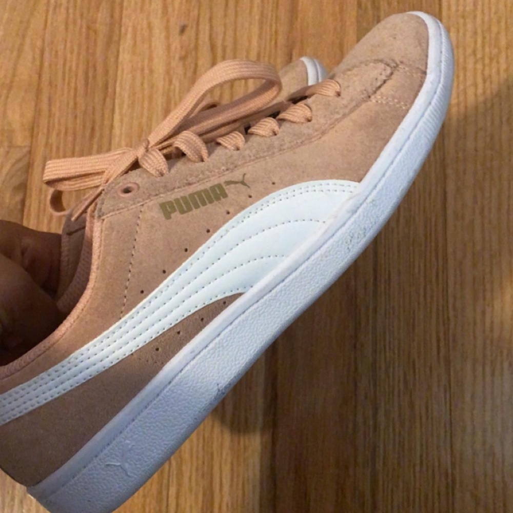 Dusty pink puma tennis shoes / sneaker